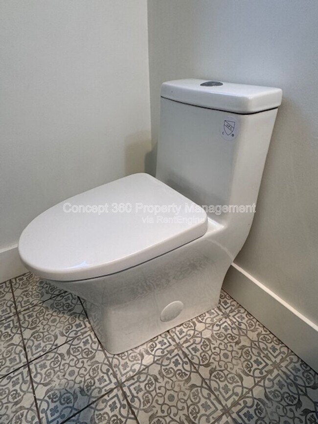 Building Photo - 1139 E Ocean Blvd