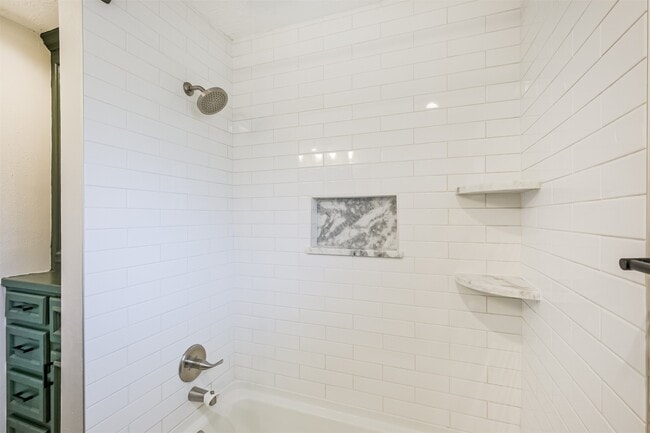 Building Photo - 9714 Railton St