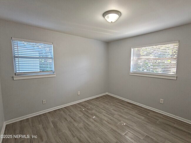 Building Photo - 2921 Mansion Rd