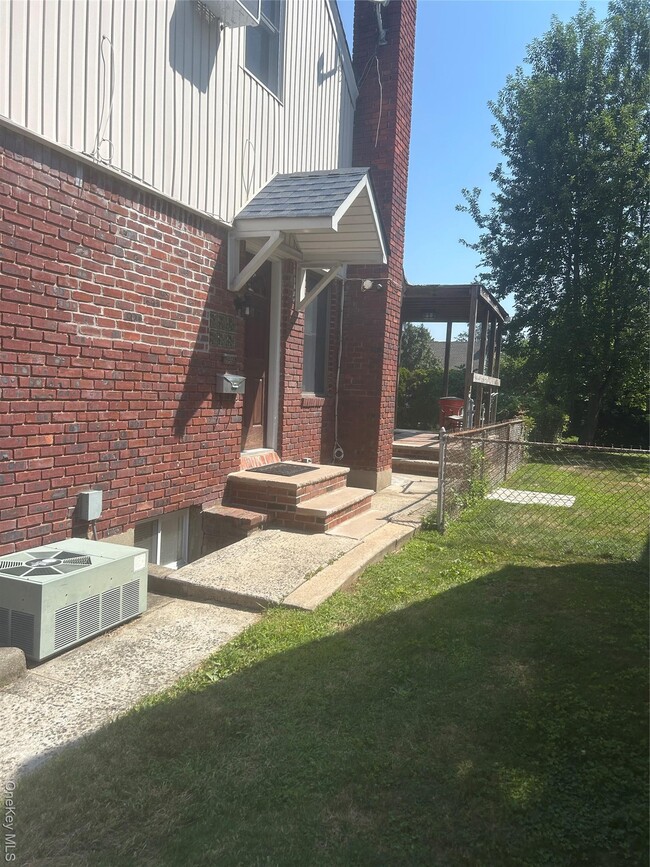 Building Photo - 638 Concord Ave