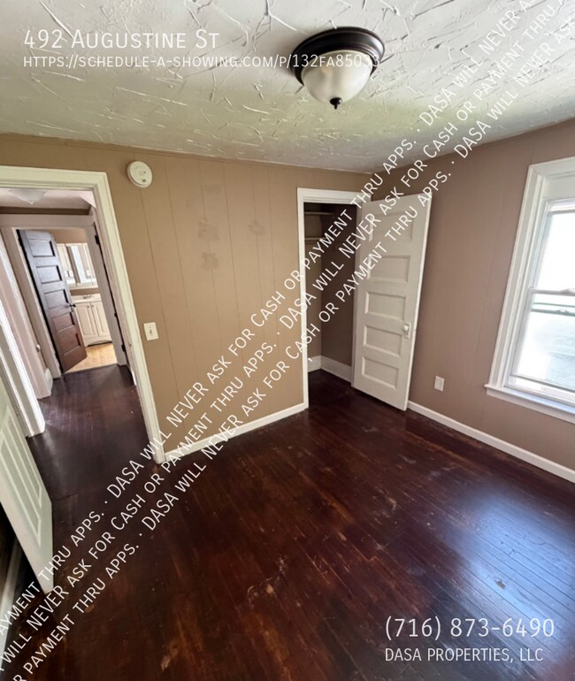 Building Photo - 492 Augustine St