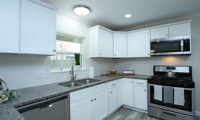 Building Photo - 8741 Blankenship Dr