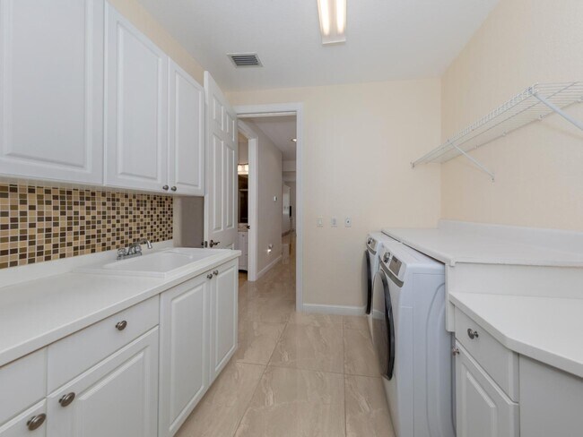 Building Photo - 5531 46th Ct W