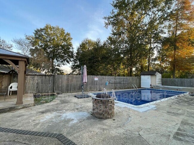 Building Photo - 9536 Bermuda Ave