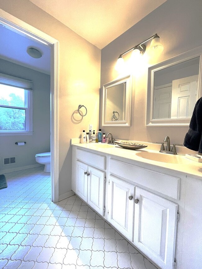 Building Photo - 13209 Lantern Hollow Dr