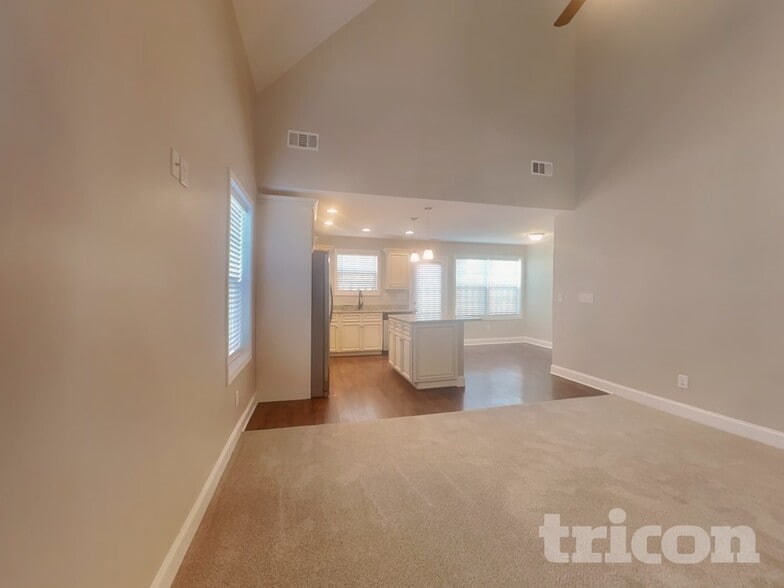 Building Photo - 2013 Mansker Dr