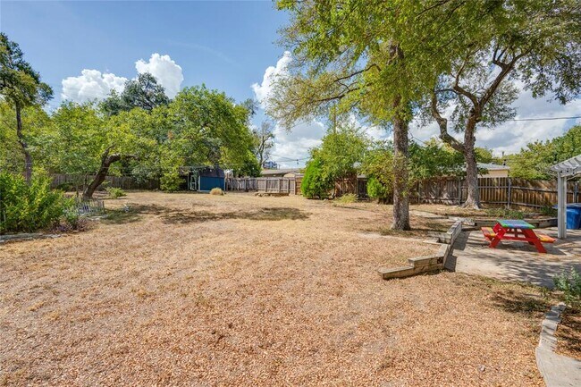 Building Photo - 703 Jetta Ct