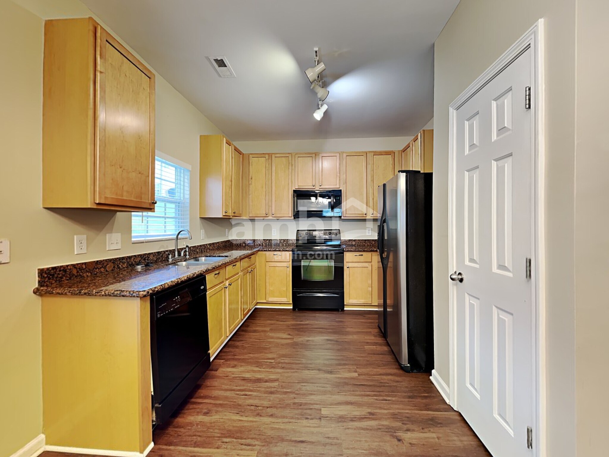 Building Photo - 106 Lick Creek Ln