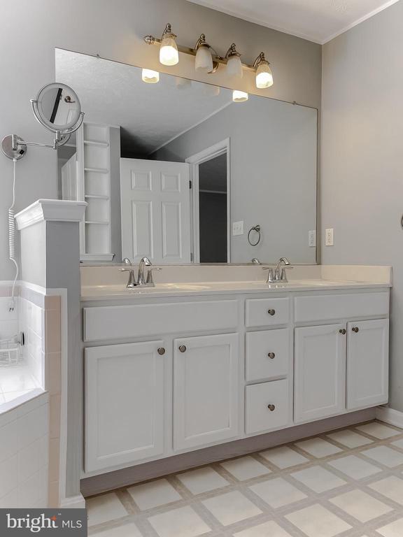 Building Photo - 21544 Willis Wharf Ct