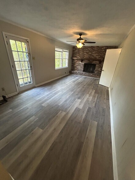 Family Room - 293 Shelton Woods Ct