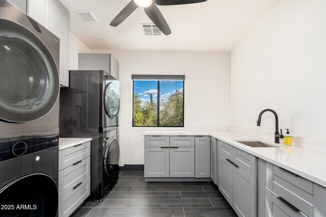Building Photo - 9525 E Buckskin Trail