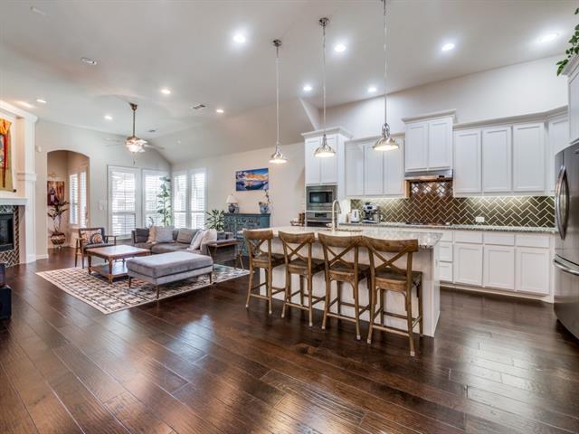 Building Photo - 915 Enchanted Wood Dr