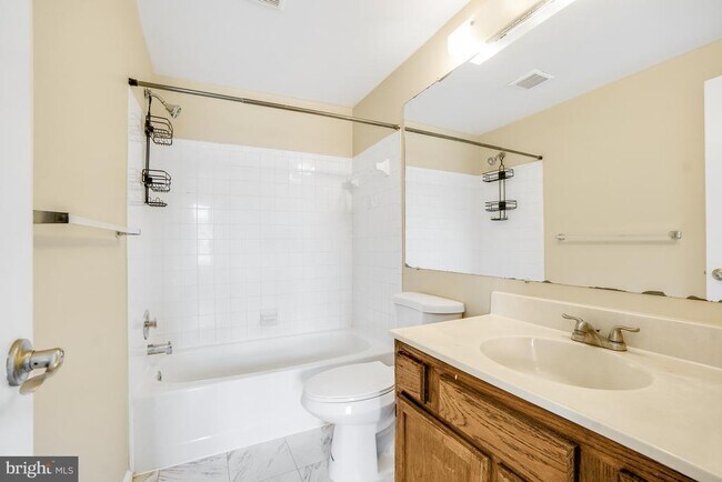 Building Photo - 3121 Benton Square Dr