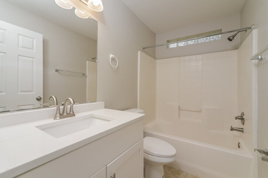 Building Photo - 326 Daniels Pointe Dr