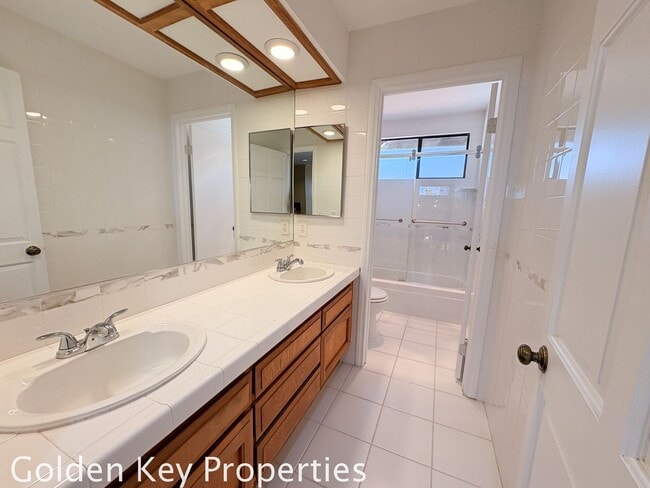 Building Photo - Welcome to this stunning 4-bedroom, 3-bathroom home located in the desirable La Costa neighborhoo...