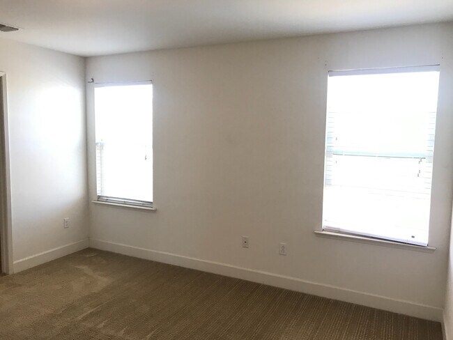 Building Photo - Now Available – 4 Bedroom Home with Loft i...