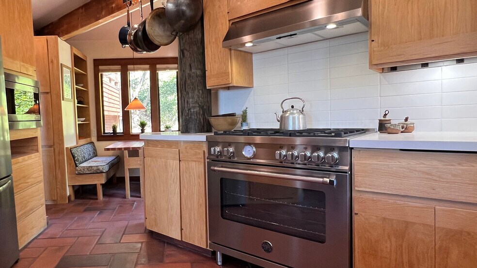 Building Photo - 1120 Sterling Ave