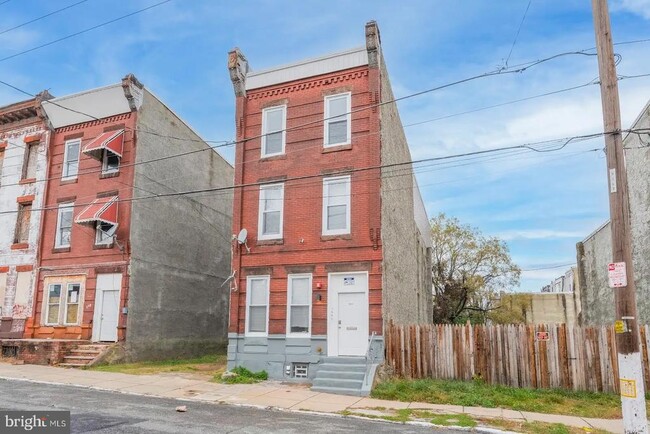 Building Photo - 1211 W Cambria St