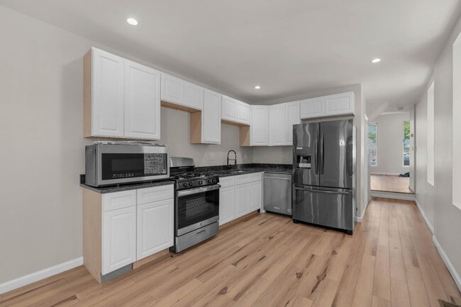 Building Photo - 121 N Patterson Park Ave