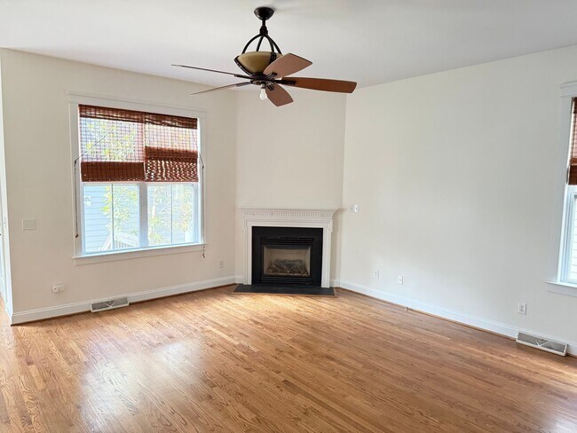 Building Photo - Charming 4-Bedroom Home in Monteith Park – Prime Huntersville Location