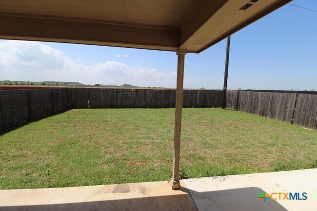 Building Photo - 304 W Gemini Ln