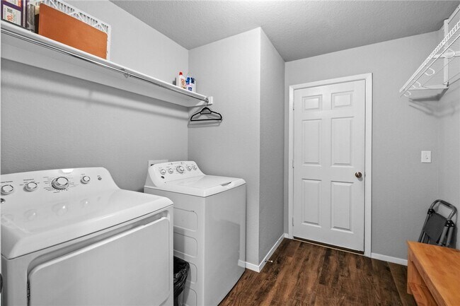 Building Photo - 927 E Swift Dr