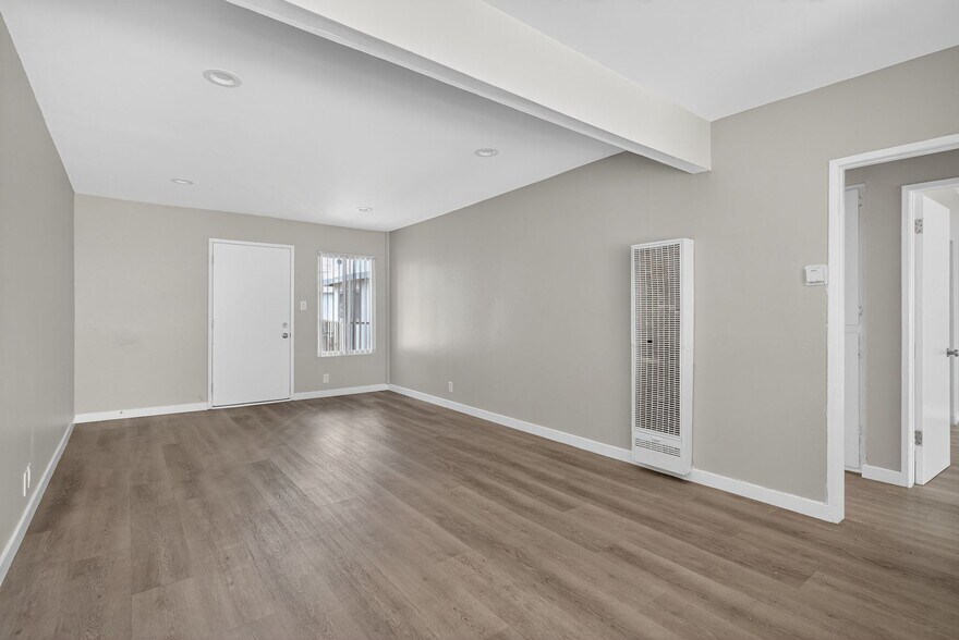Building Photo - 10442 Lampson Ave