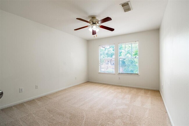 Building Photo - 16 Scarlet Woods Ct