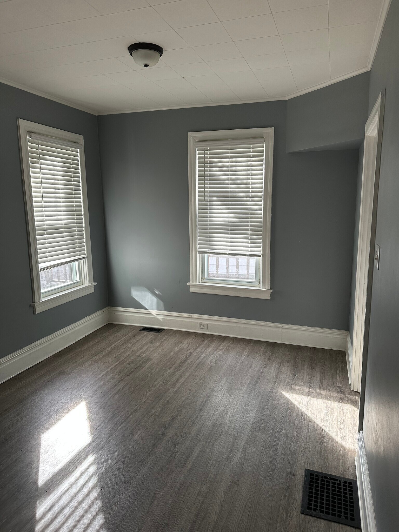 Living Room - 19 S 24th St