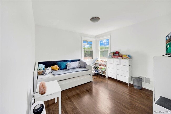 Building Photo - 270 Victory Blvd