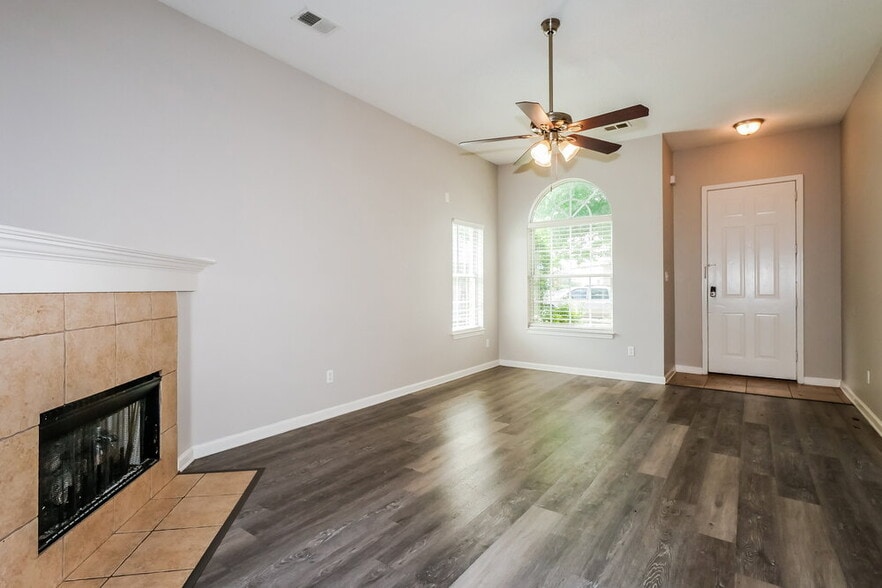 Building Photo - 8280 Dexter Ridge Cove E