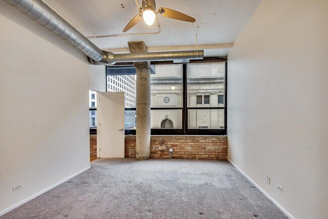 Building Photo - 130 S Canal St