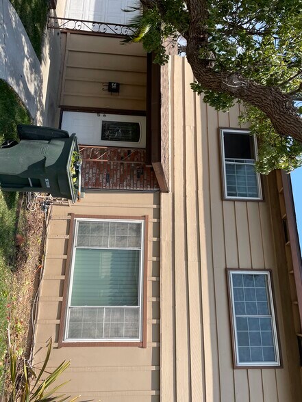 Primary Photo - 291 E Rienstra St