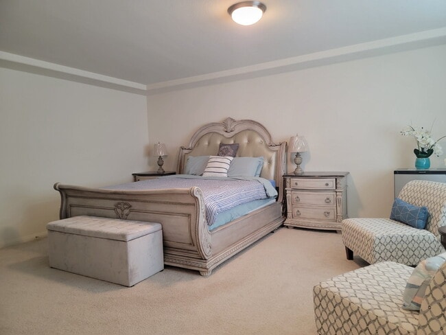 Building Photo - 4 bedroom home with a fully self  contained casita with a 3 car garage