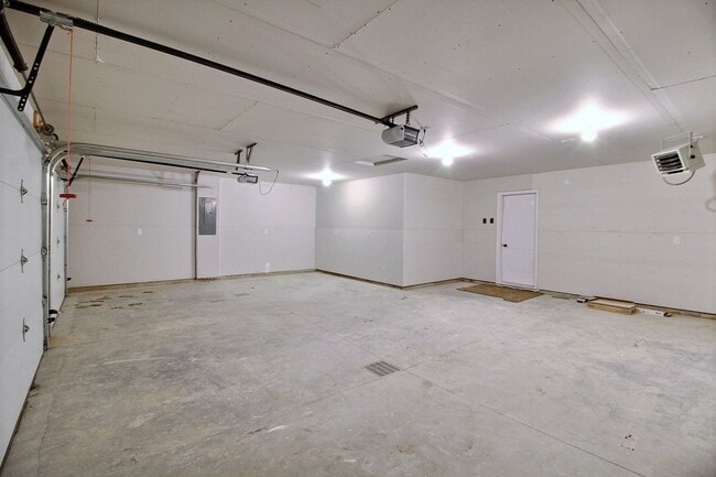 Building Photo - 2516 Aquarius Ave SE