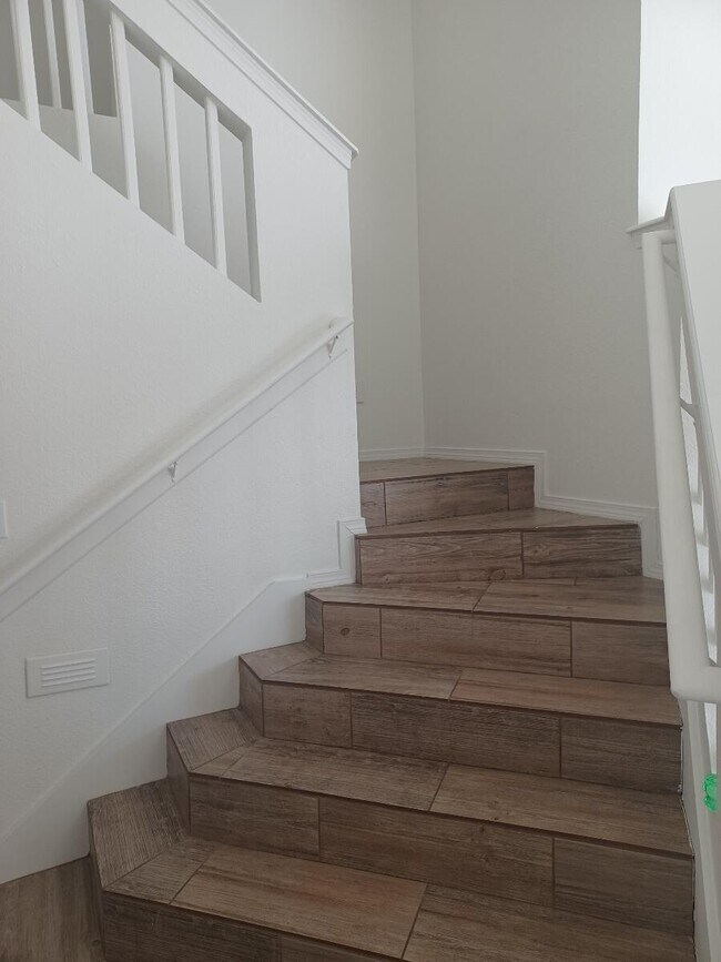 Building Photo - 709 Portillo Dr