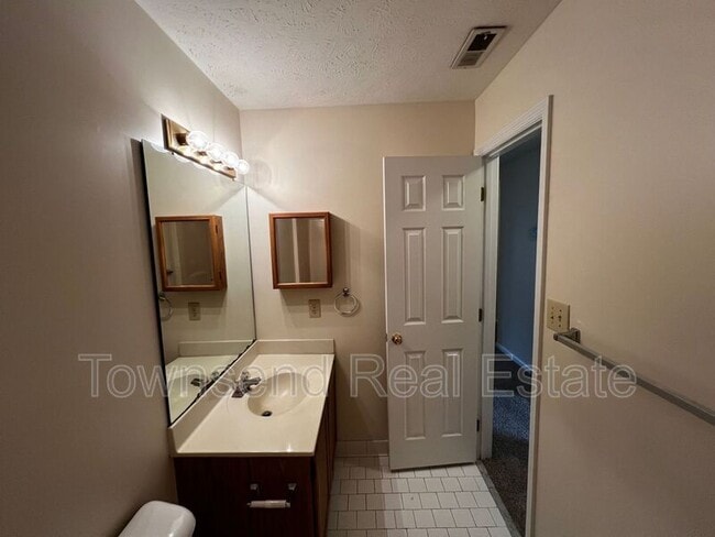 Building Photo - 1031 Ancestry Dr