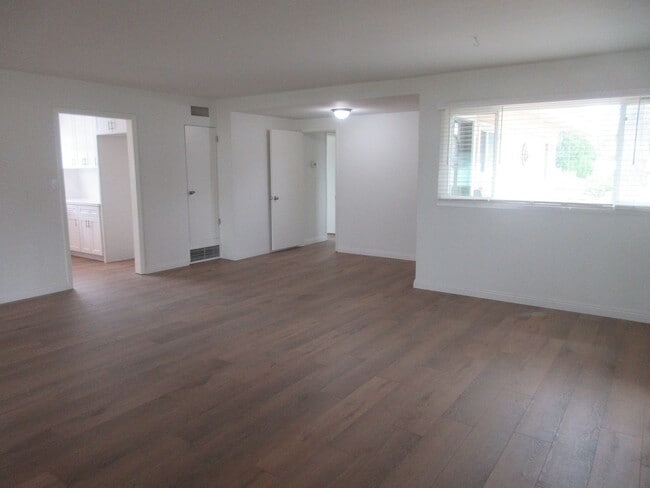 Building Photo - Charming 4-Bedroom Home in Granada Hills –...