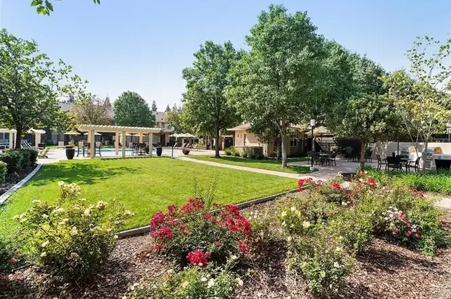 Building Photo - 5100 Vista Grande Dr