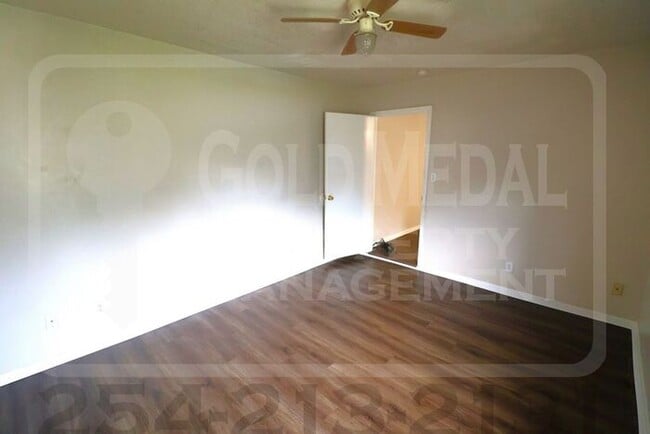 Building Photo - 1706 Cole St