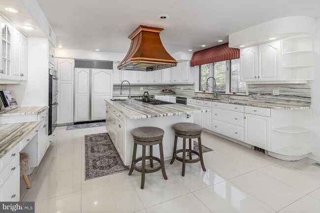 Building Photo - 1322 Commissioners Rd