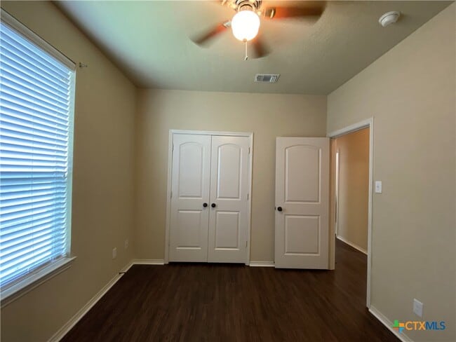 Building Photo - 506 Creekside Cir