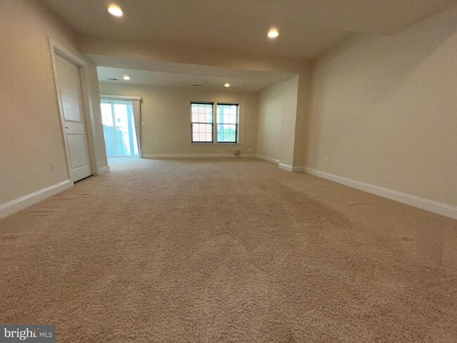 Building Photo - 25835 Clairmont Manor Square