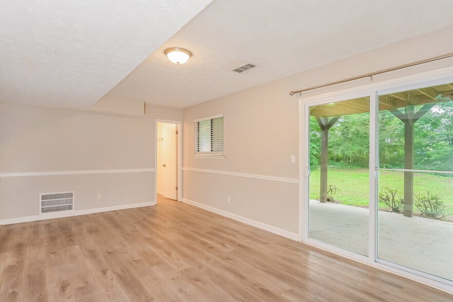 Building Photo - 3824 Princess Ct