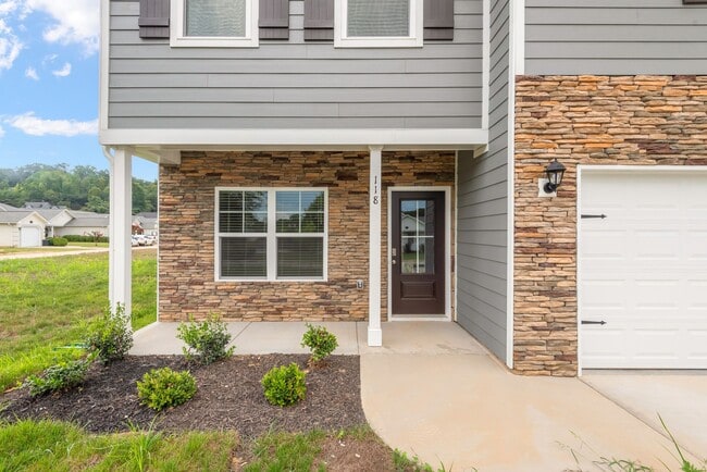 Building Photo - 118 Greystone Way