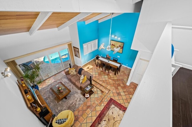 Building Photo - 219 NE 17th Ave