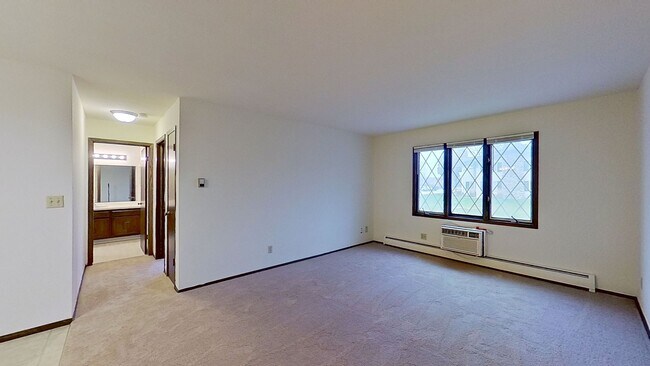 Building Photo - Upper 1 Bedroom 1 Bathroom Apartment is Av...
