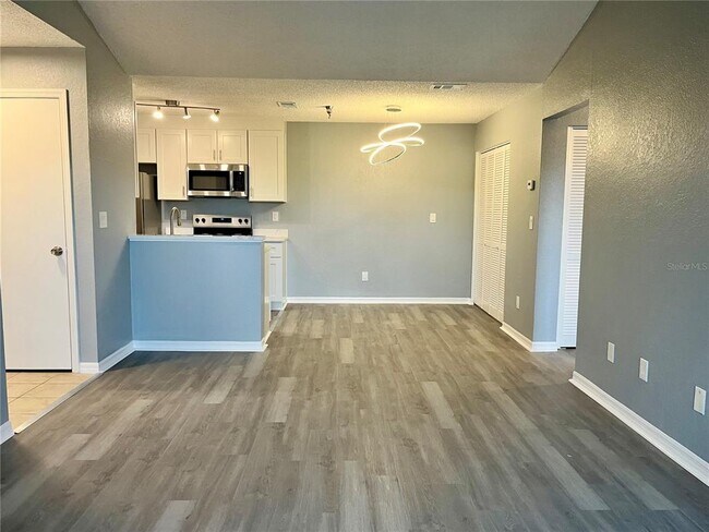 Building Photo - 10263 Gandy Blvd N