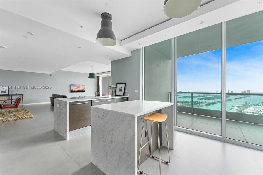 Building Photo - 900 Biscayne Blvd