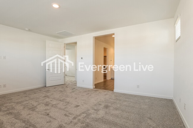 Building Photo - 10118 E Ulysses Ave